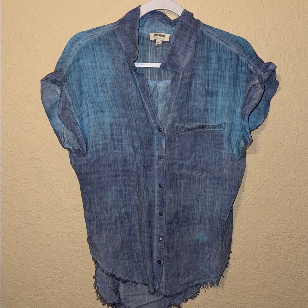 Umgee Light Blue Washed Button-Up Shirt size small